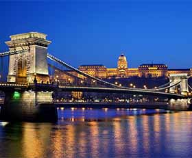 Foto auf Leinwand Kettenbrücke