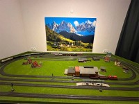 Panorama der Dolomiten mit Dorf