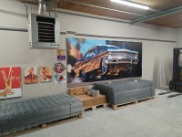 Klassisches Auto in Flammen auf Gartenposter
